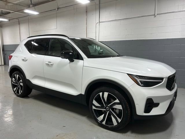 Used 2024 Volvo XC40 B5 Ultimate w/ Climate Package AWD/4WD image 4