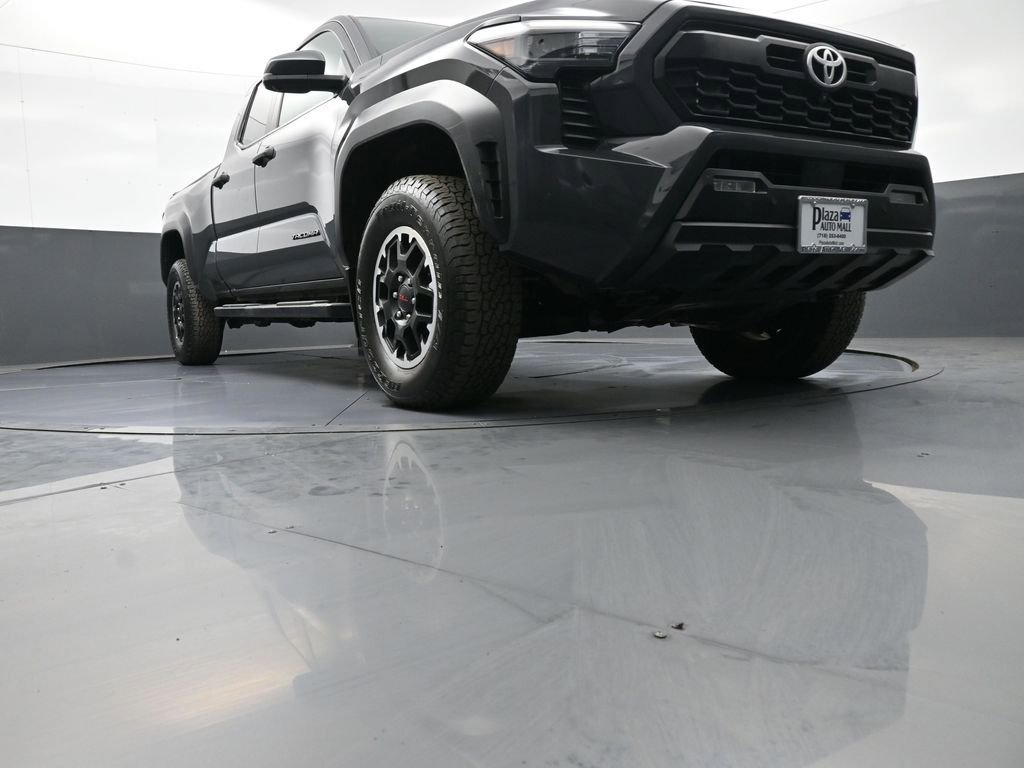 Certified 2024 Toyota Tacoma TRD Off-Road AWD/4WD image 27