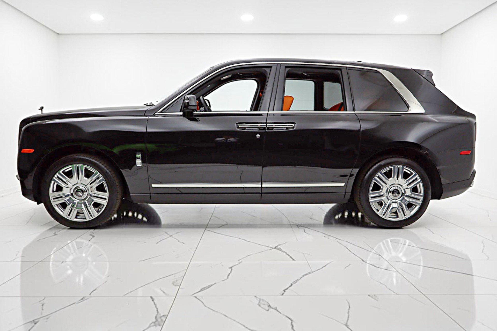 Used 2022 Rolls-Royce Cullinan AWD/4WD image 3