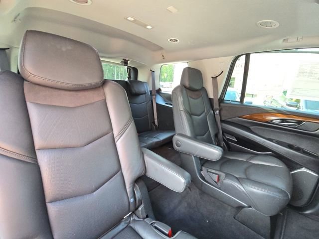 Used 2020 Cadillac Escalade Luxury RWD image 15