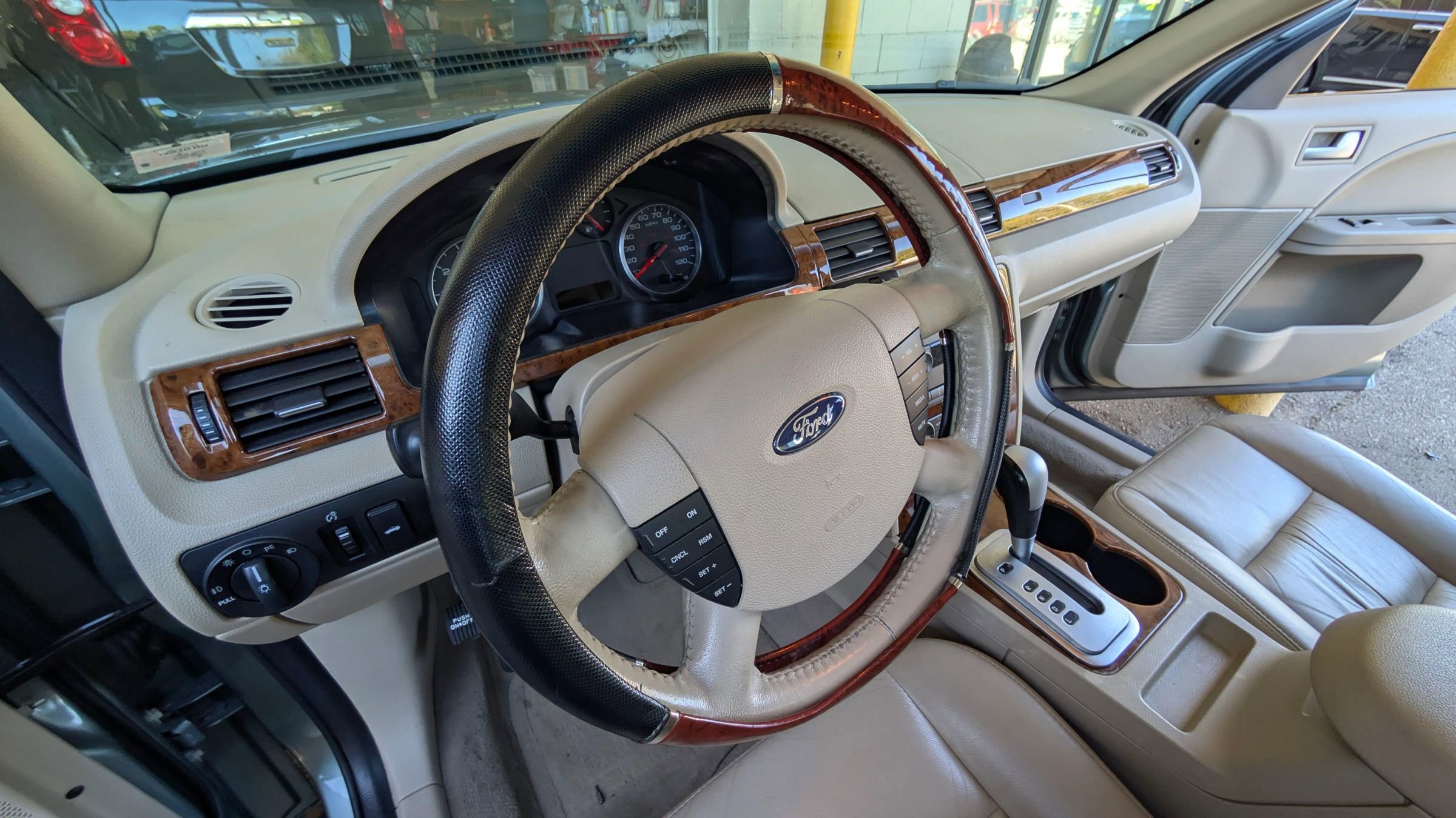 Used 2006 Ford Five Hundred SEL image 10