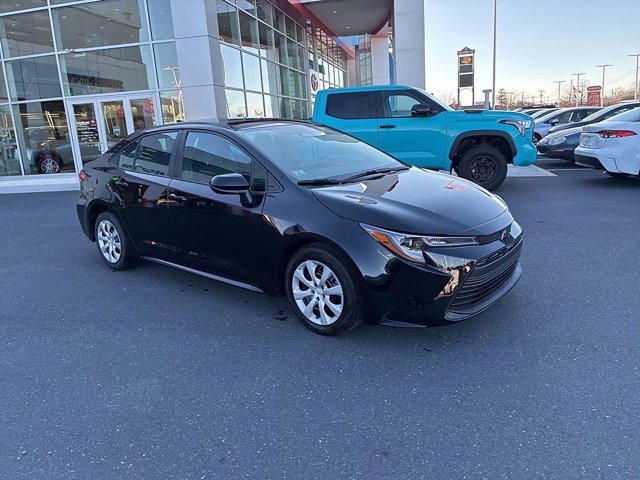 Used 2024 Toyota Corolla LE image 2
