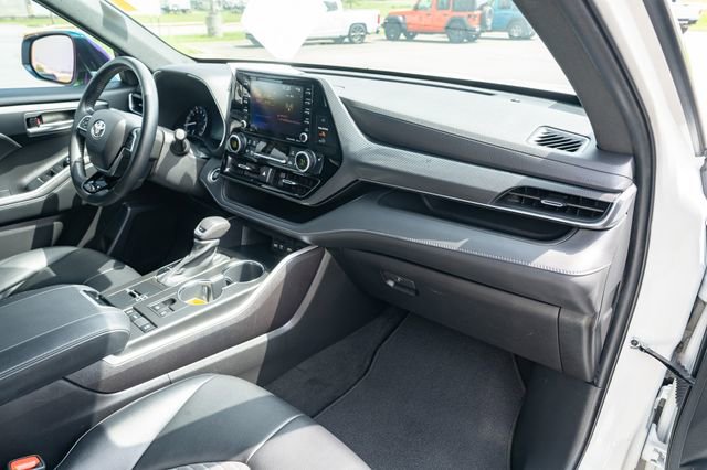 Used 2021 Toyota Highlander XSE FWD image 40