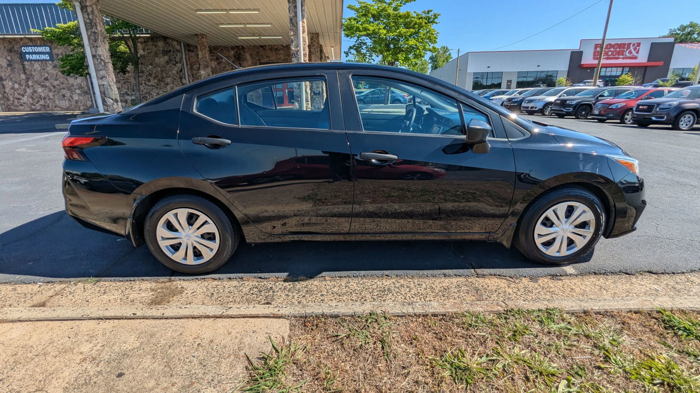 Used 2020 Nissan Versa S FWD image 8