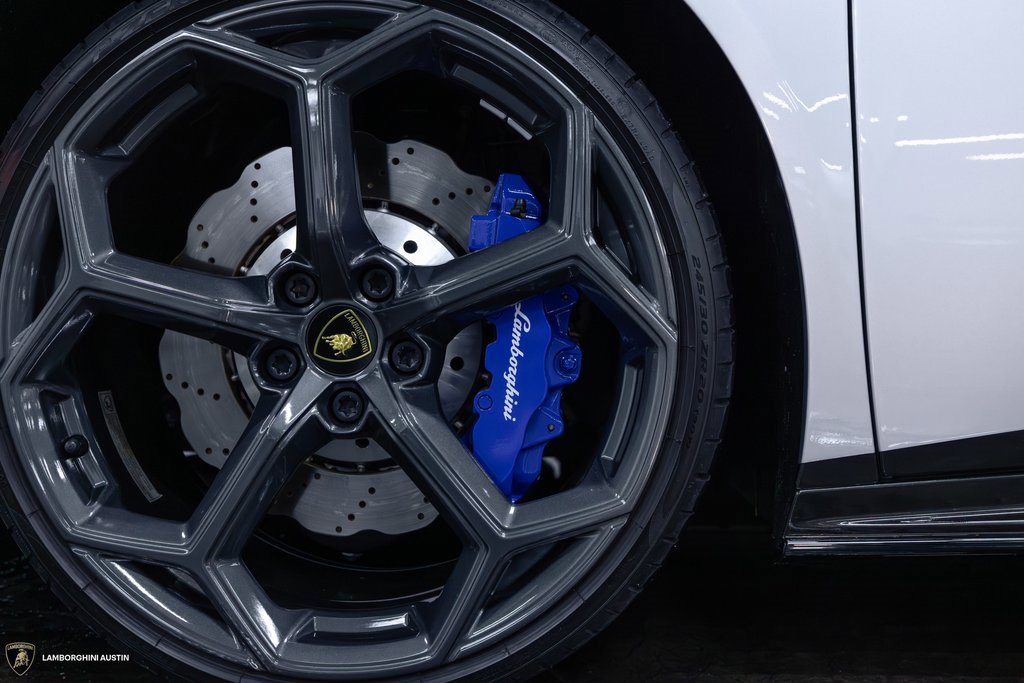 Used 2021 Lamborghini Huracan EVO image 5