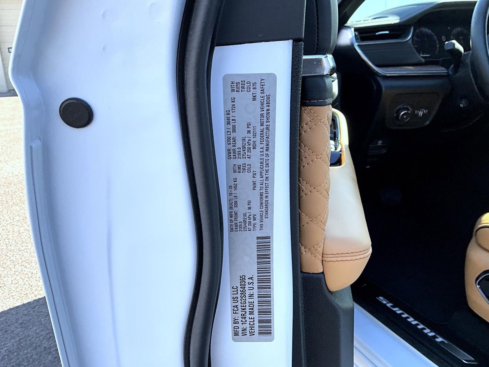 Certified 2025 Jeep Grand Cherokee L Summit w/ Obsidian Package image 27