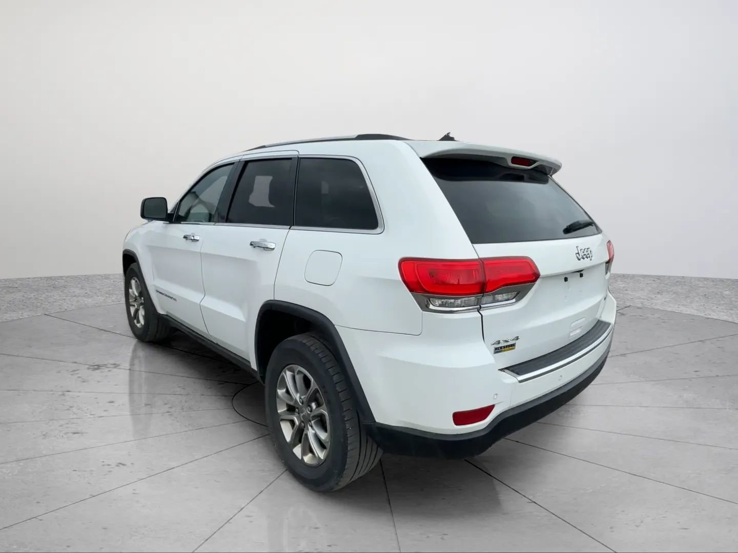 Used 2015 Jeep Grand Cherokee Limited w/ Luxury Group II image 3