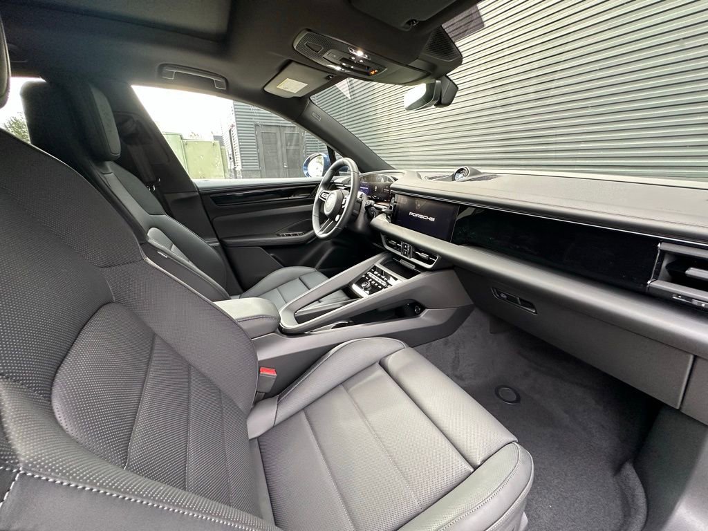 Used 2026 Porsche Macan Electric image 41