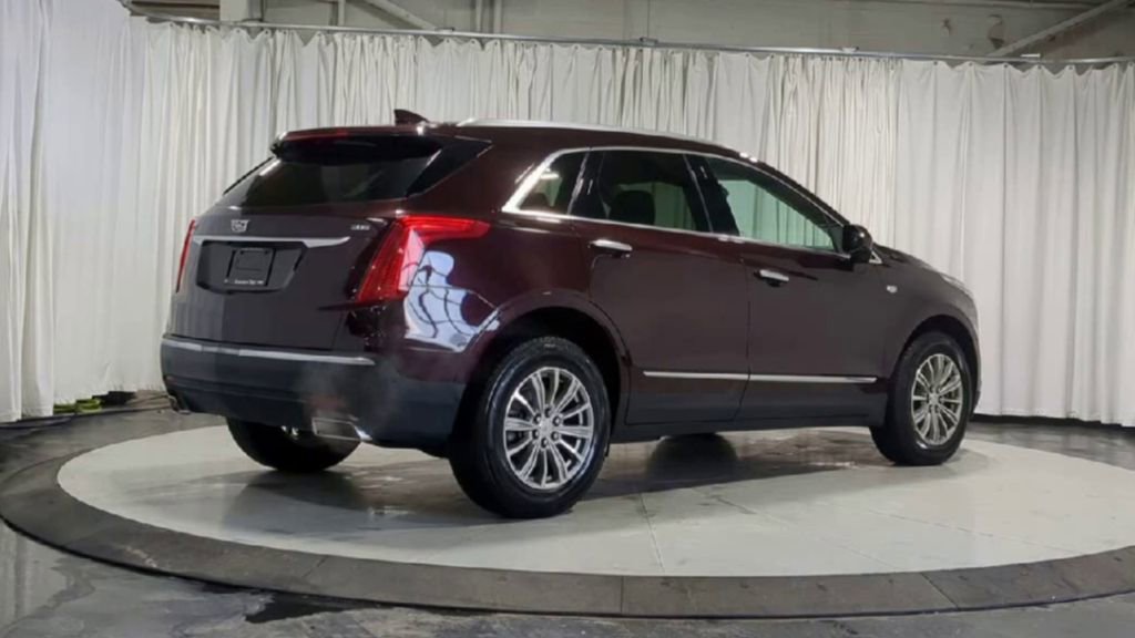 Used 2018 Cadillac XT5 Luxury w/ Driver Awareness Package image 8