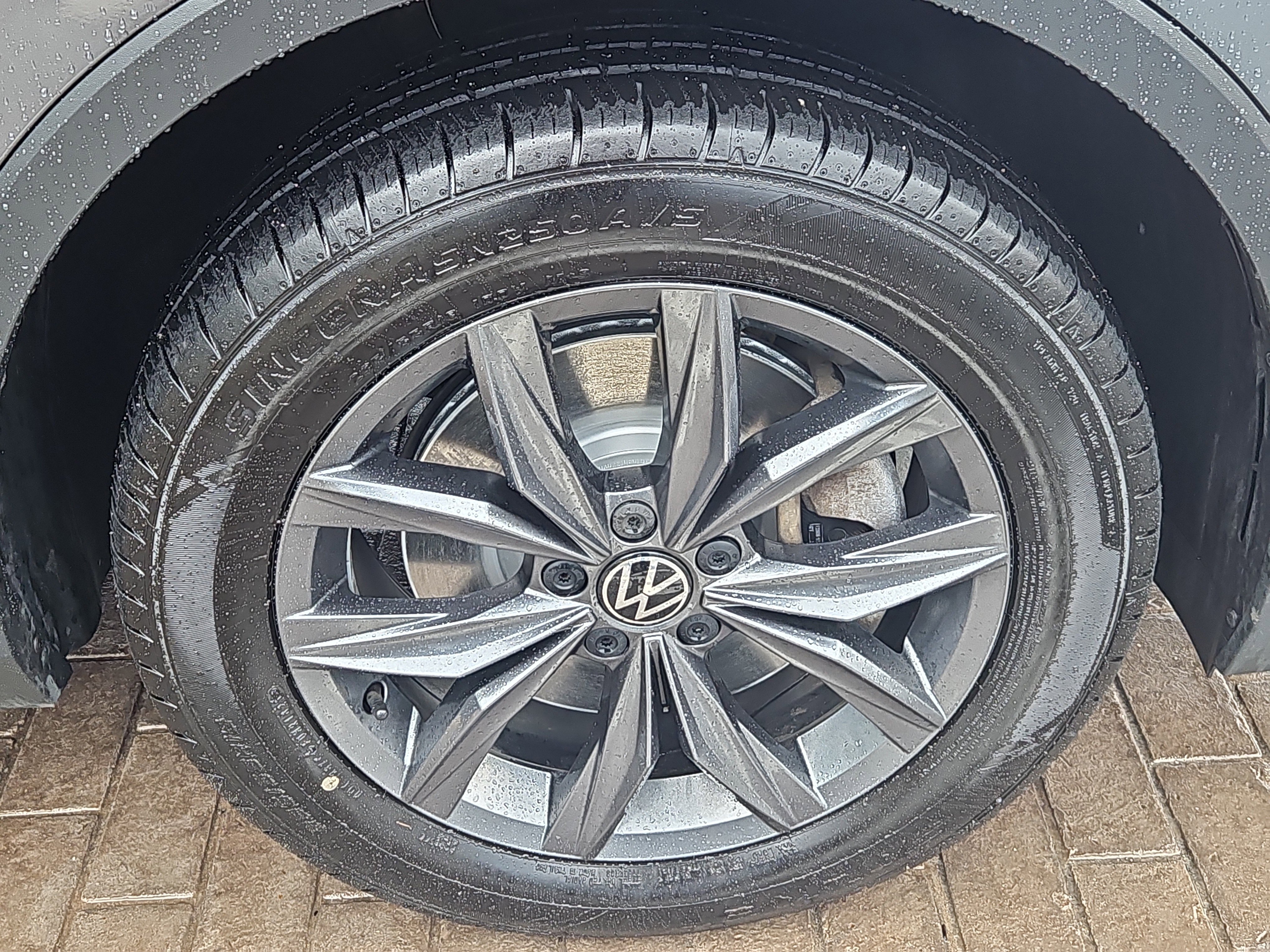 Certified 2022 Volkswagen Tiguan SE w/ Panoramic Sunroof Package image 28