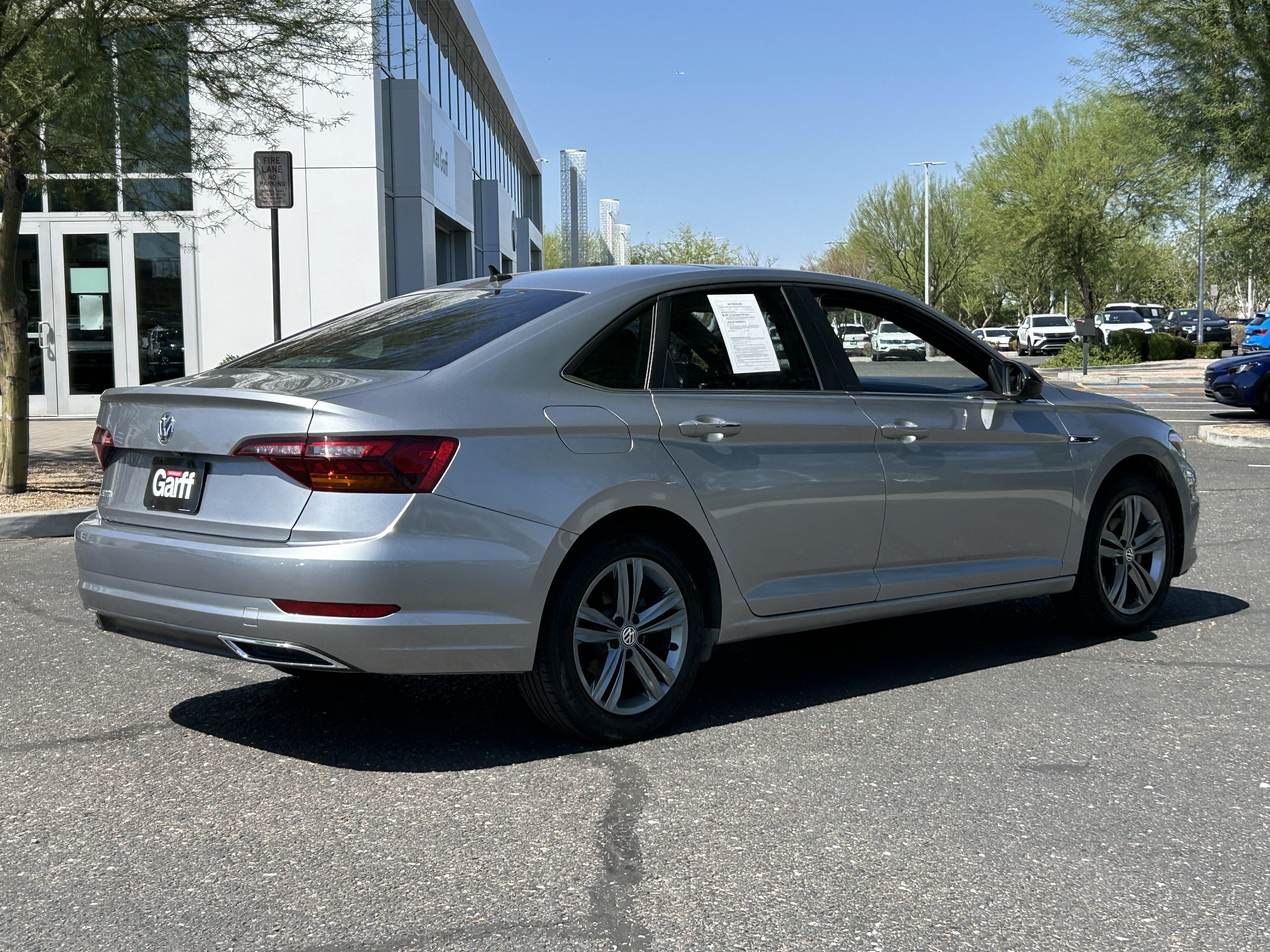 Used 2019 Volkswagen Jetta R-Line w/ R-Line Cold Weather Package FWD image 4