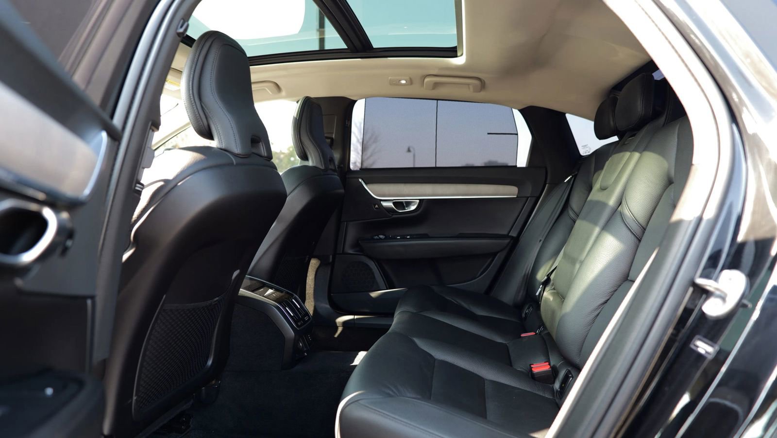 Used 2023 Volvo S90 B6 Plus image 27