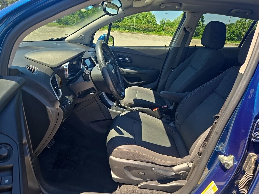Used 2020 Chevrolet Trax LT FWD image 15