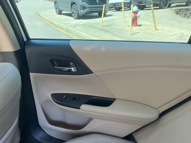 Used 2017 Honda Accord Touring image 14