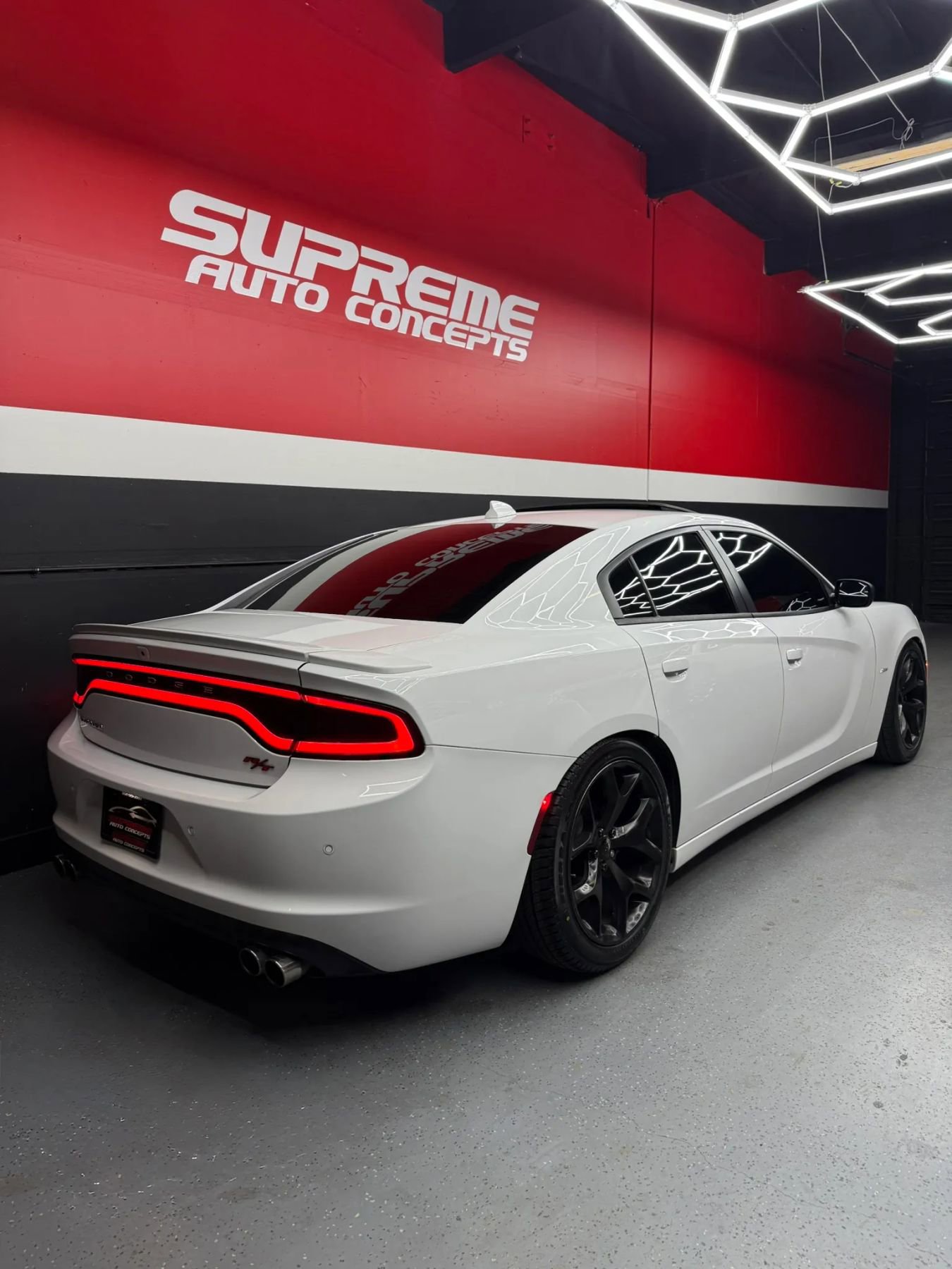 Used 2016 Dodge Charger R/T image 3