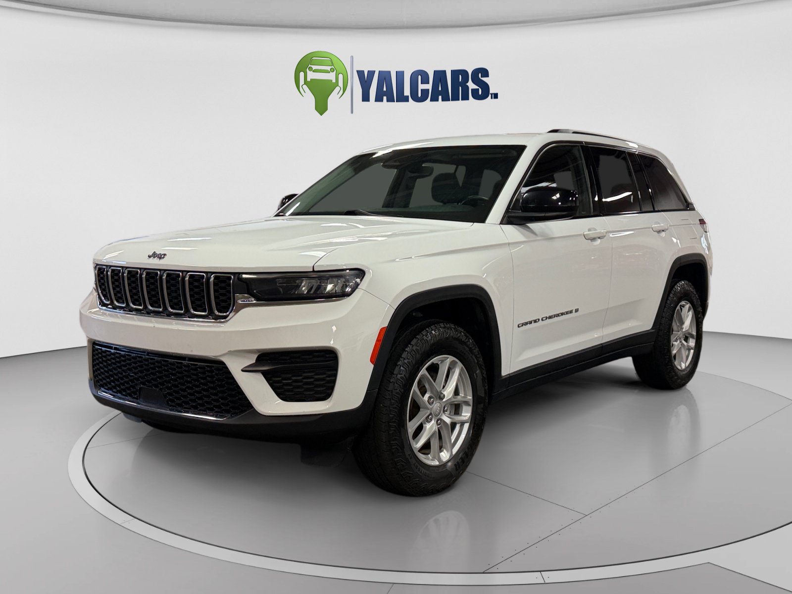 Used 2023 Jeep Grand Cherokee Laredo X AWD/4WD image 1