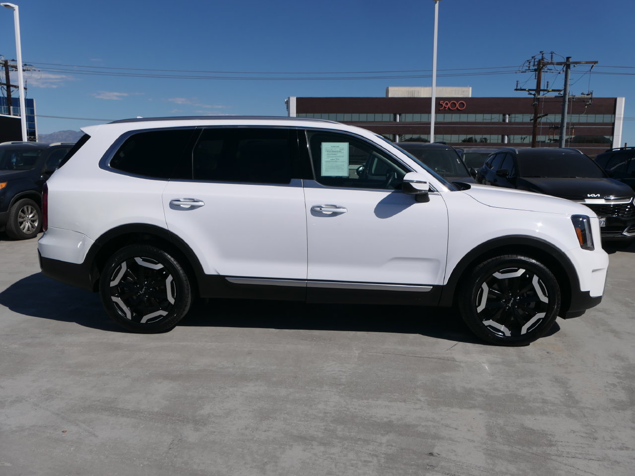 Certified 2024 Kia Telluride S w/ S Sunroof Package FWD image 2