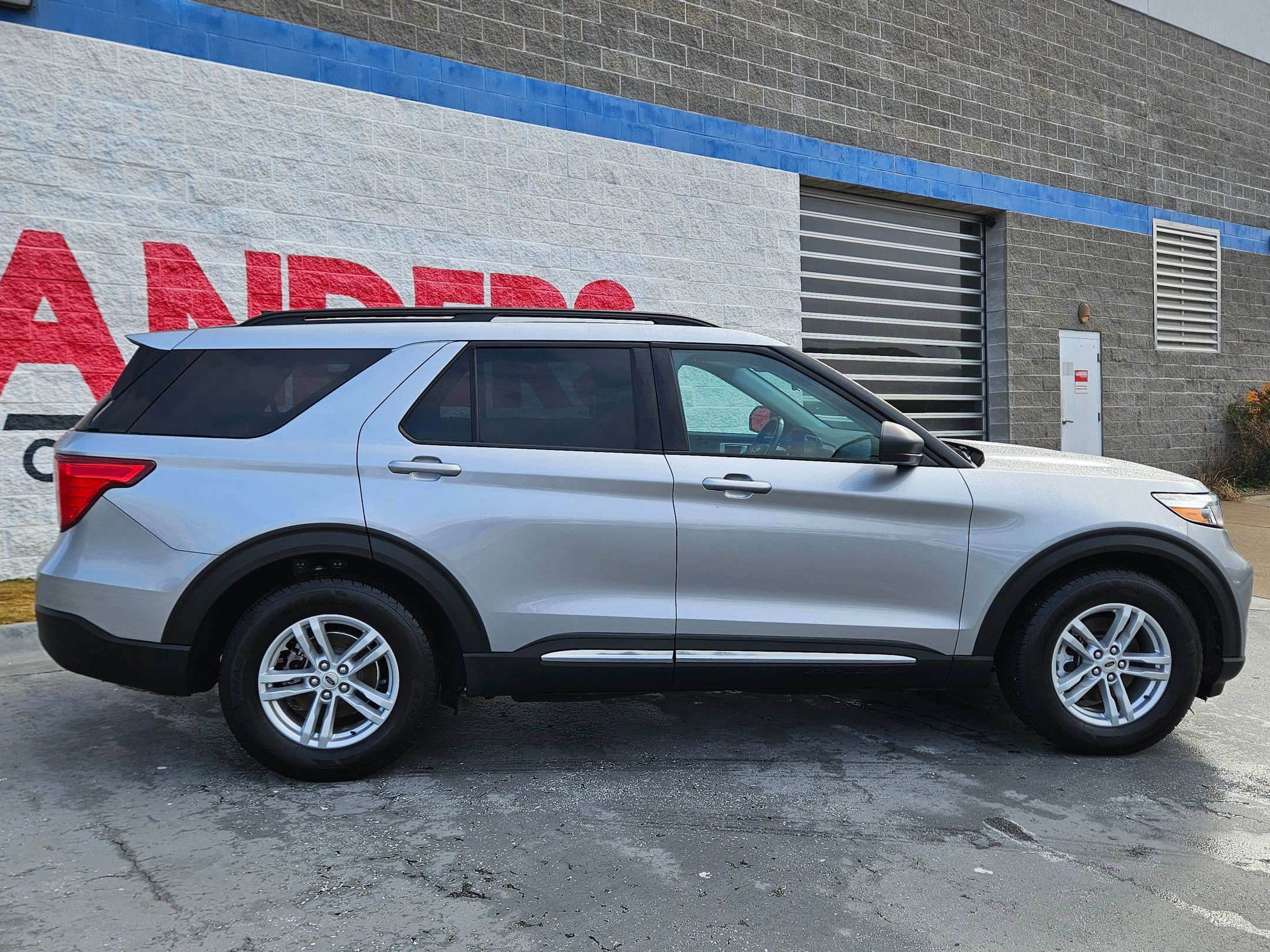 Used 2022 Ford Explorer XLT image 8