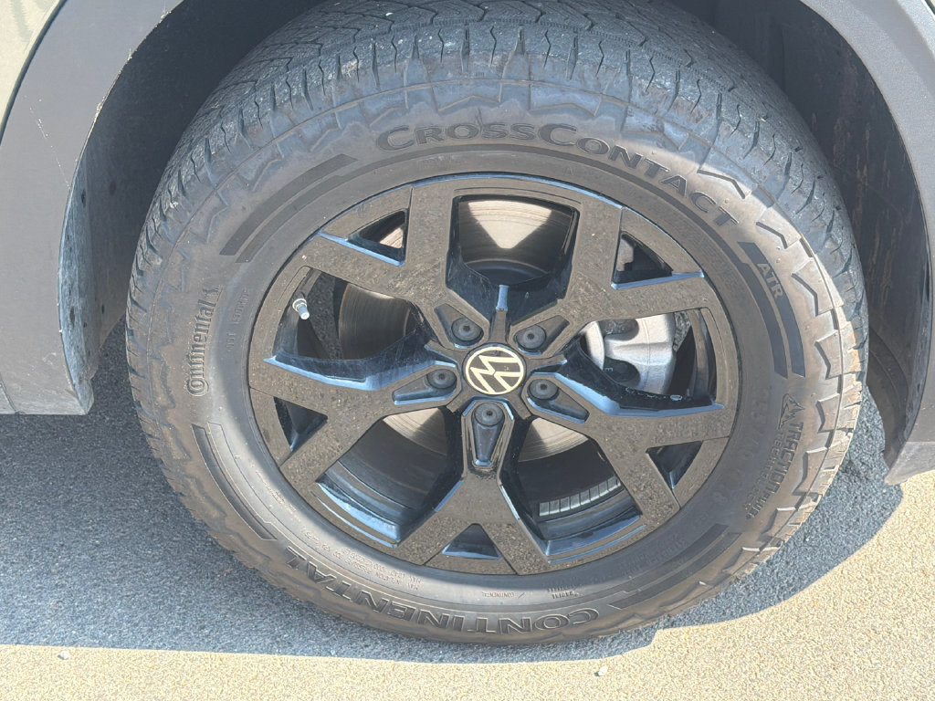 Used 2025 Volkswagen Atlas Peak Edition SE AWD/4WD image 12