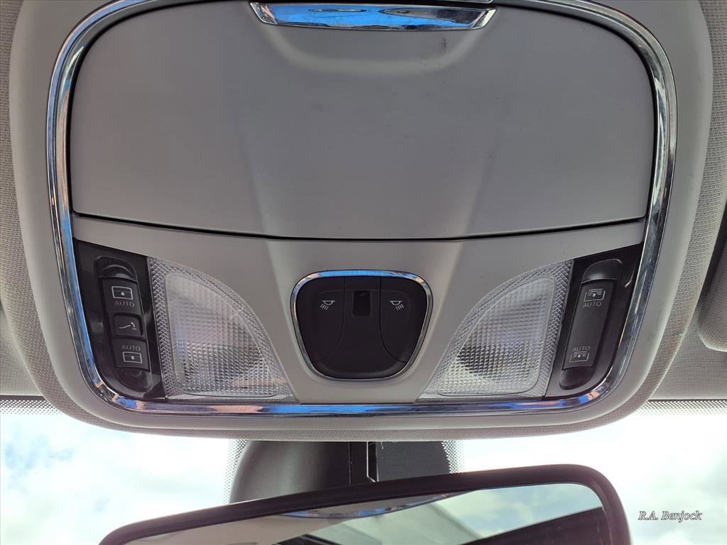 Used 2019 Jeep Cherokee Limited image 18