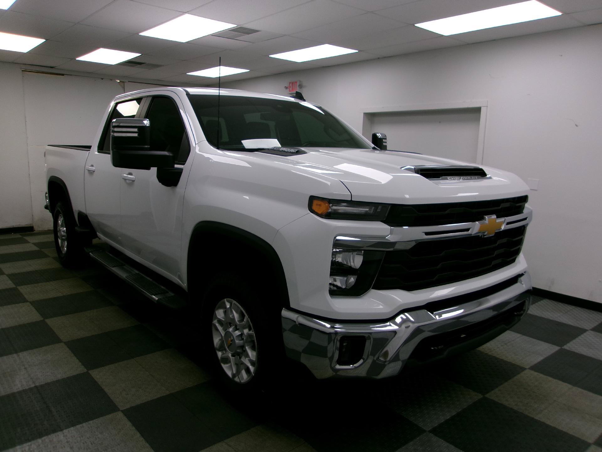 Used 2025 Chevrolet Silverado 2500 LT AWD/4WD image 7