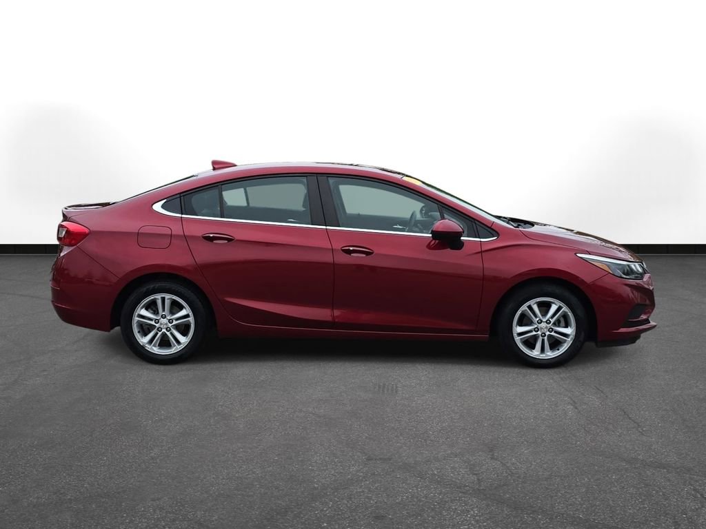 Used 2017 Chevrolet Cruze LT FWD image 4