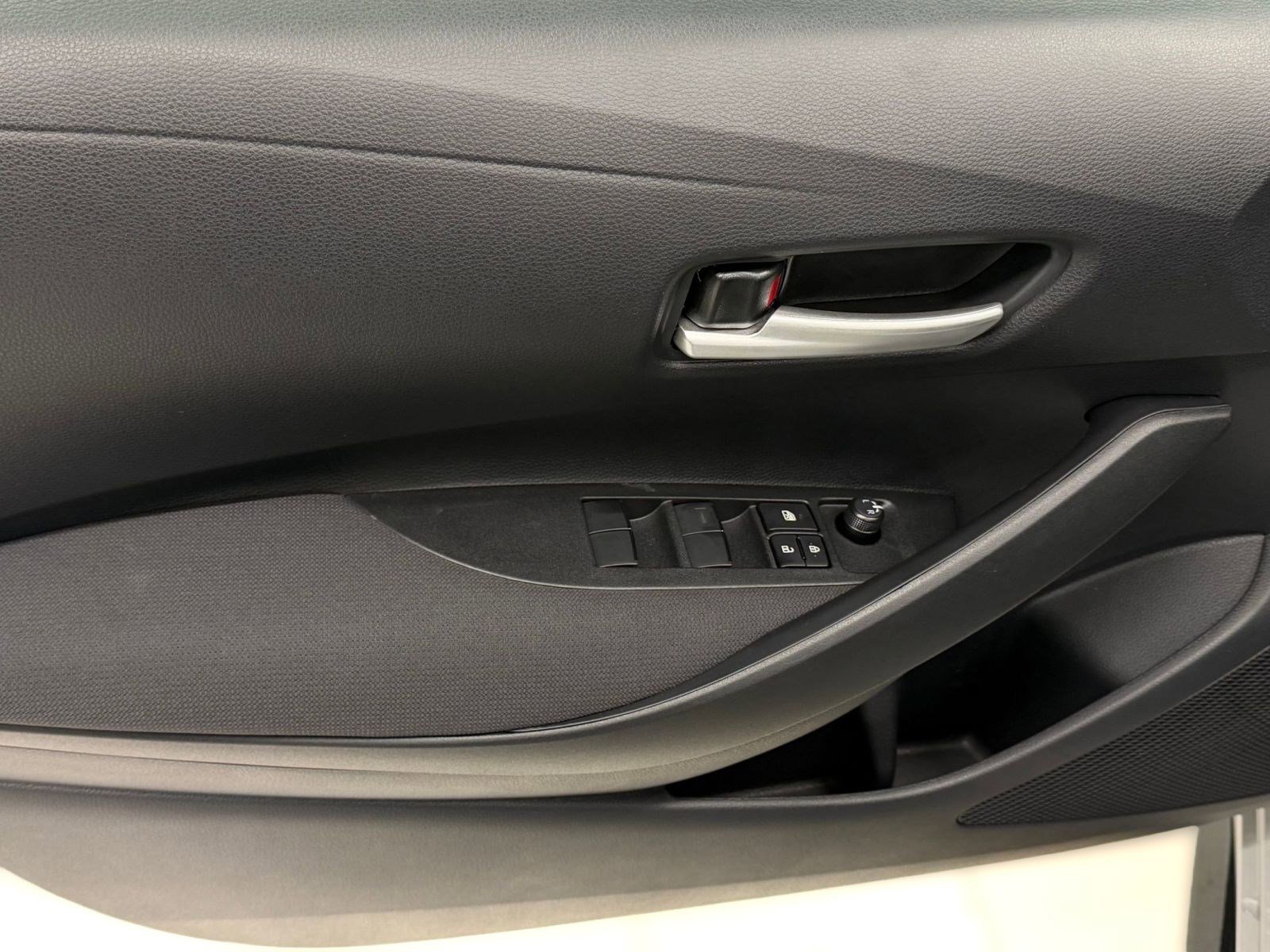 New 2026 Toyota Corolla SE FWD image 11