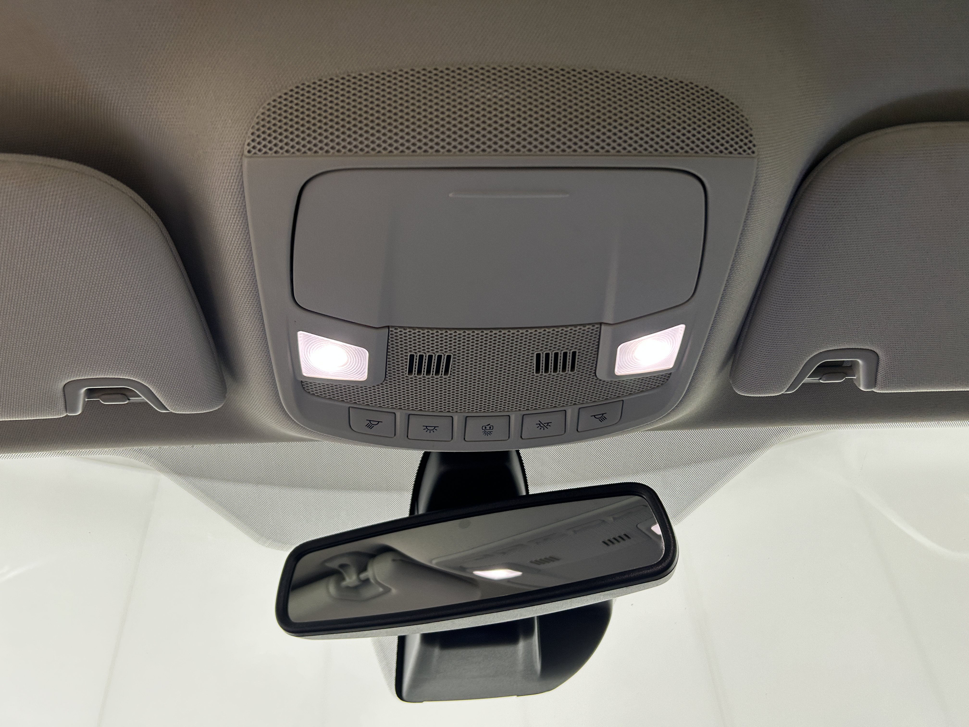 Used 2020 Ford Fusion SE FWD image 23
