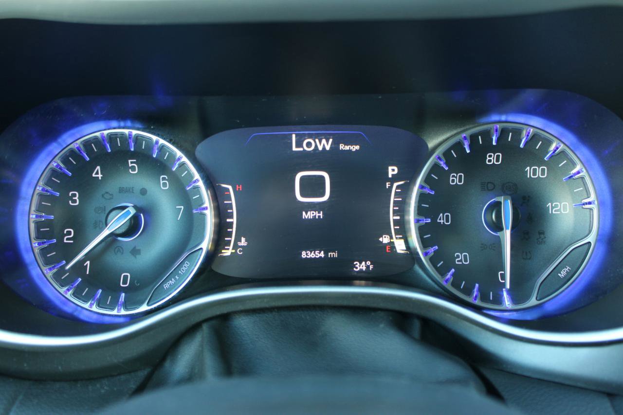 Used 2023 Chrysler Pacifica Touring-L image 21