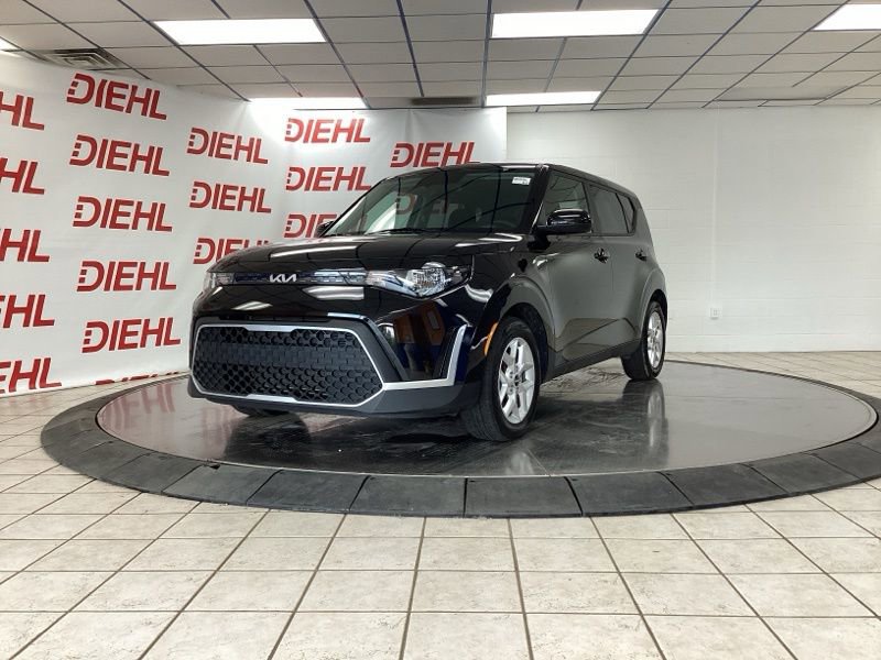 Certified 2023 Kia Soul LX w/ LX Technology Package FWD image 3