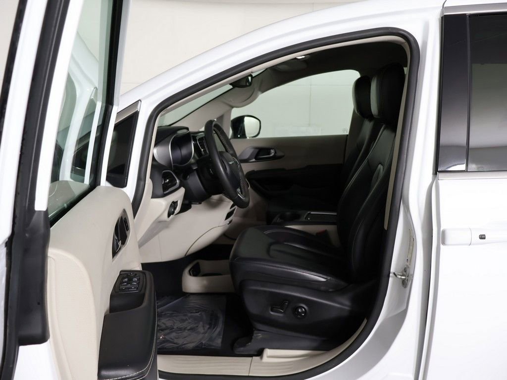 Used 2024 Chrysler Pacifica Touring-L FWD image 29