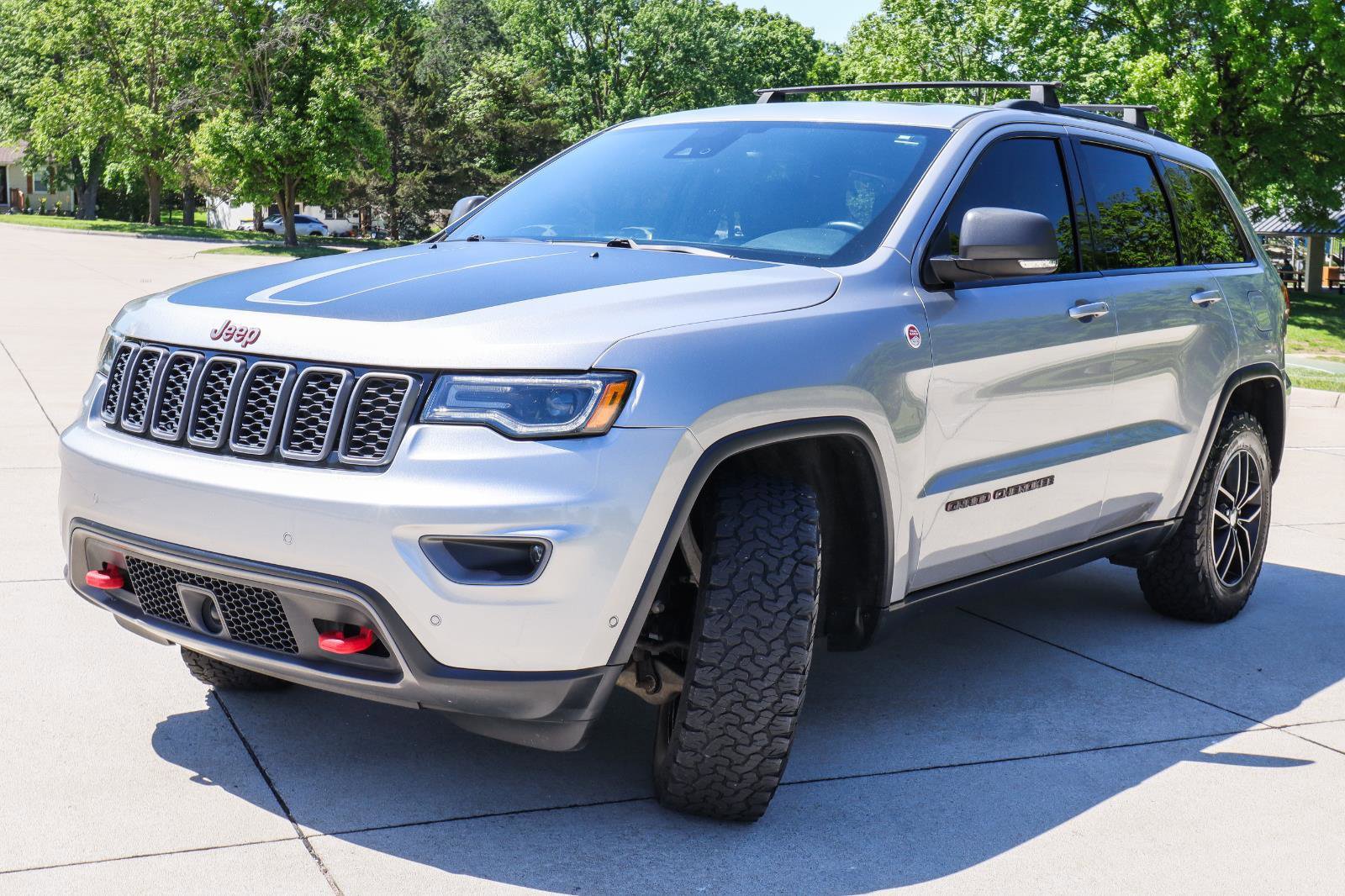 Used 2017 Jeep Grand Cherokee Trailhawk w/ Trailhawk Luxury Group AWD/4WD image 3