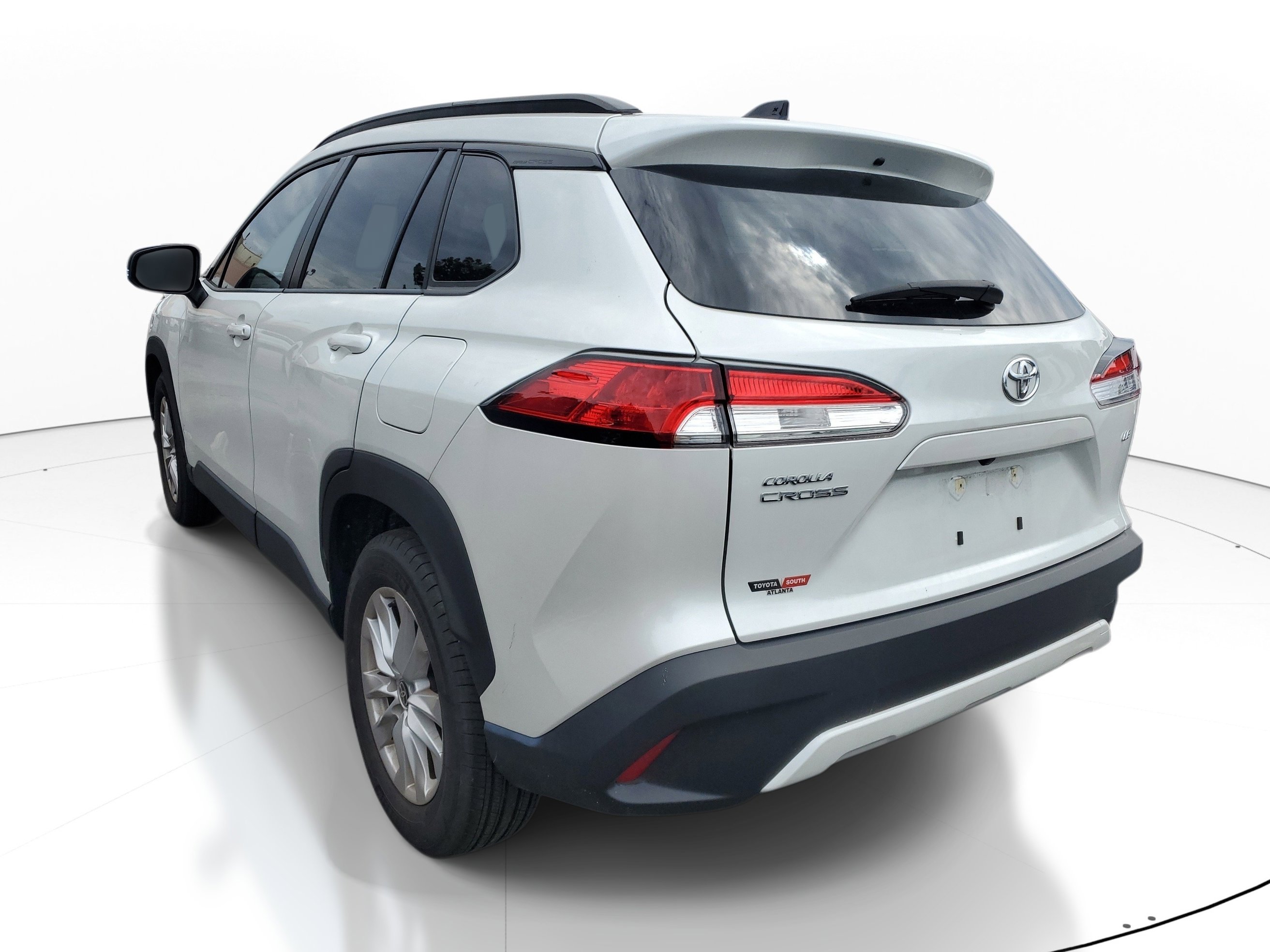 Used 2025 Toyota Corolla Cross LE FWD image 6