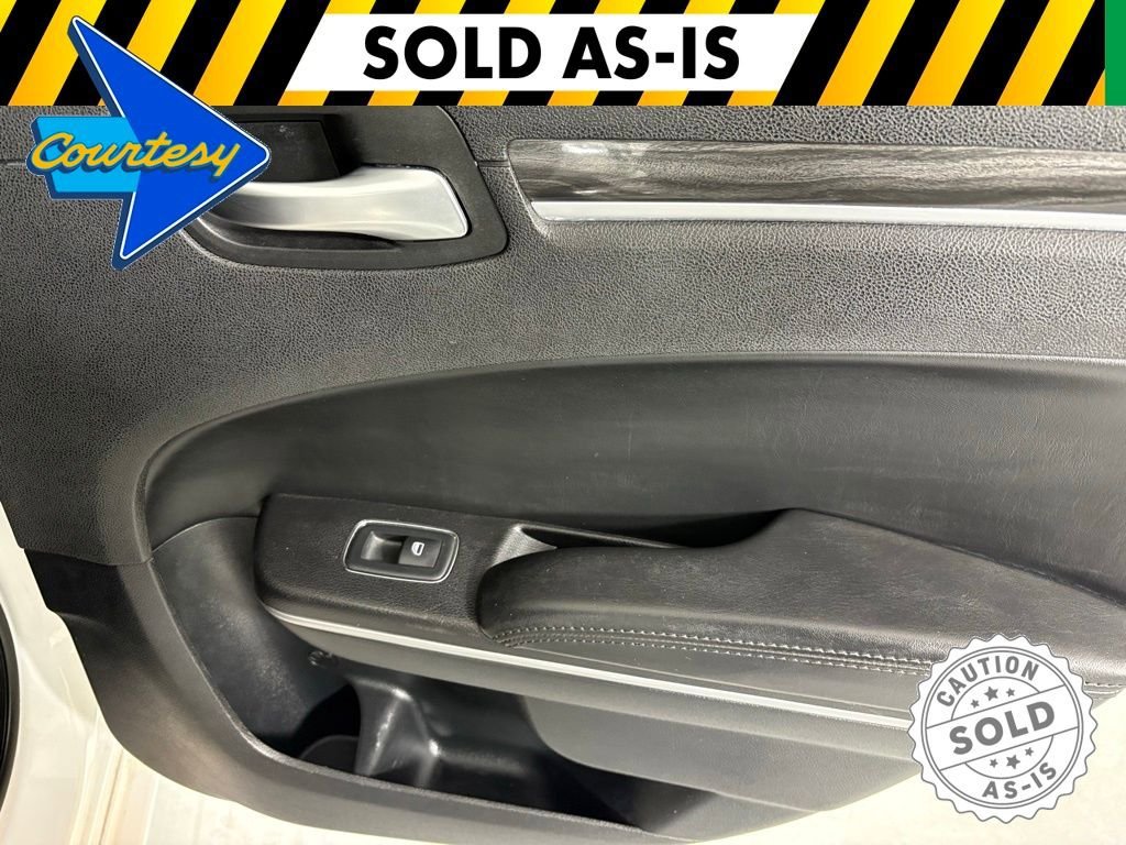 Used 2019 Chrysler 300 Touring w/ Chrome Appearance Package RWD image 15