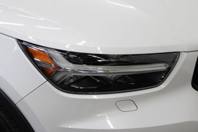 Used 2019 Volvo XC40 T4 R-Design FWD image 28
