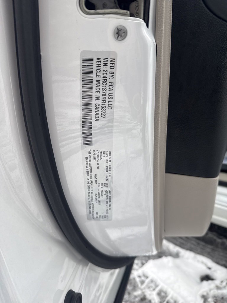 Used 2024 Chrysler Pacifica Select image 14