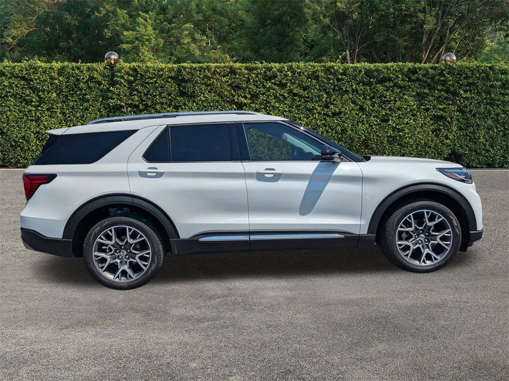 Used 2025 Ford Explorer Platinum w/ Ultimate Package image 3