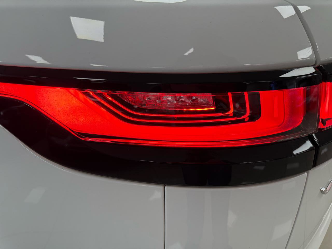 Used 2019 Land Rover Range Rover Velar S image 28