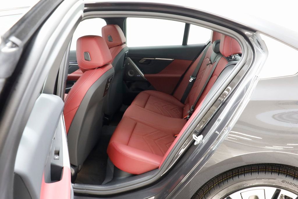 Used 2025 BMW i5 xDrive40 w/ Premium Package image 15