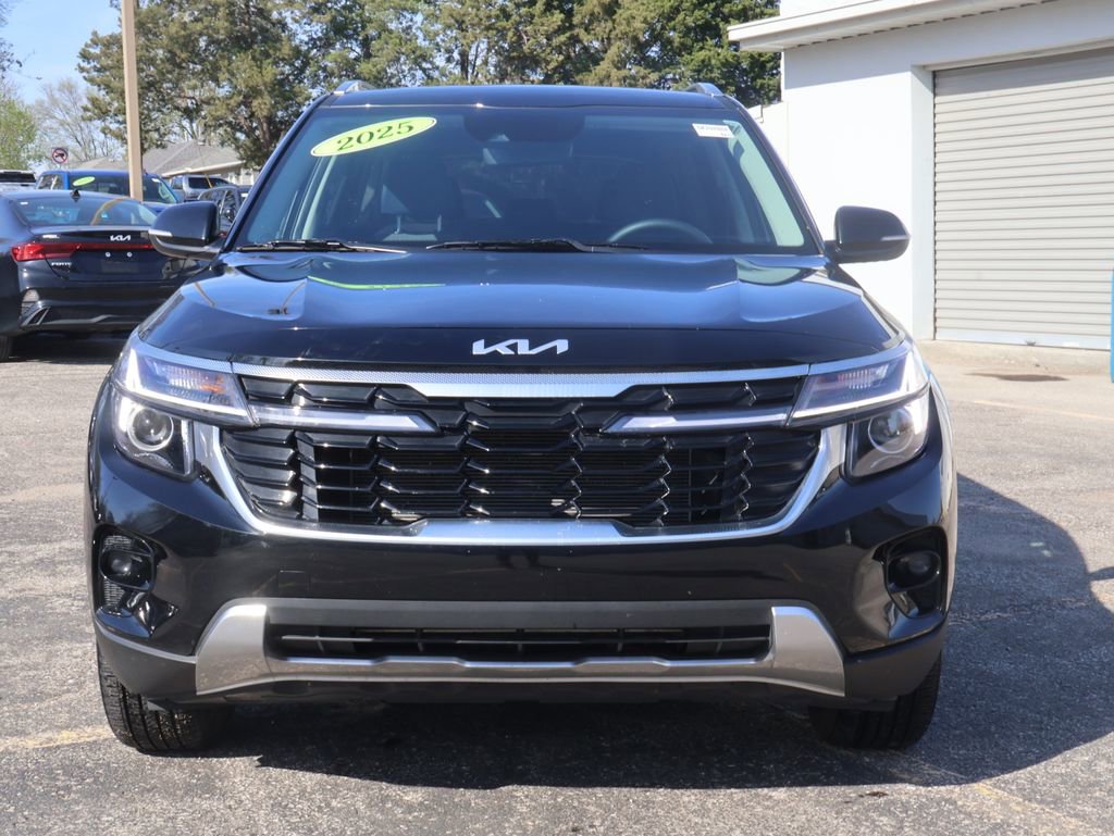 Used 2025 Kia Seltos S image 2