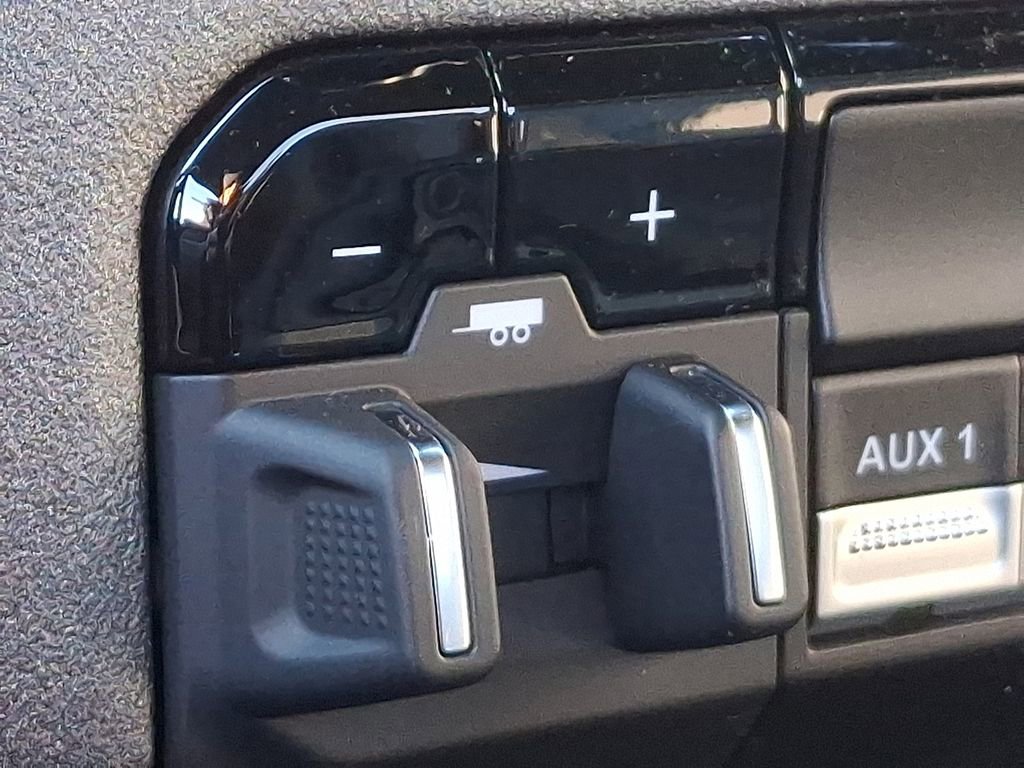 Used 2024 RAM 2500 Tradesman w/ Chrome Appearance Group image 25