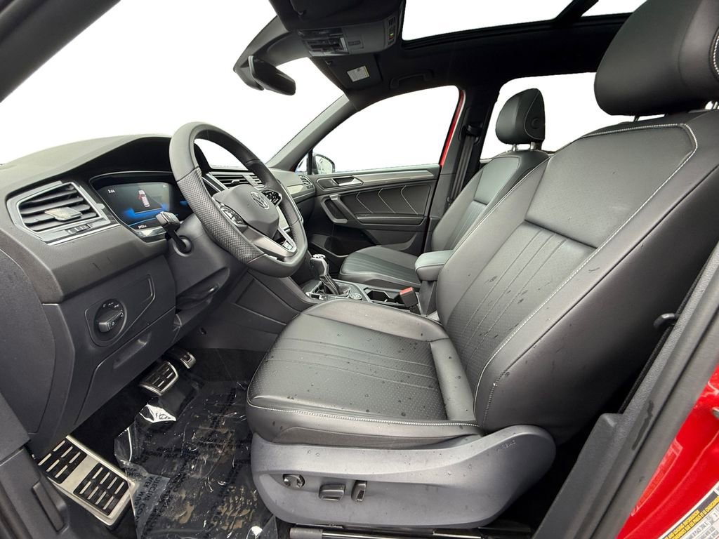Used 2024 Volkswagen Tiguan SE R-Line image 9