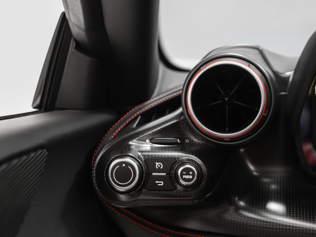Certified 2022 Ferrari F8 Tributo RWD image 61