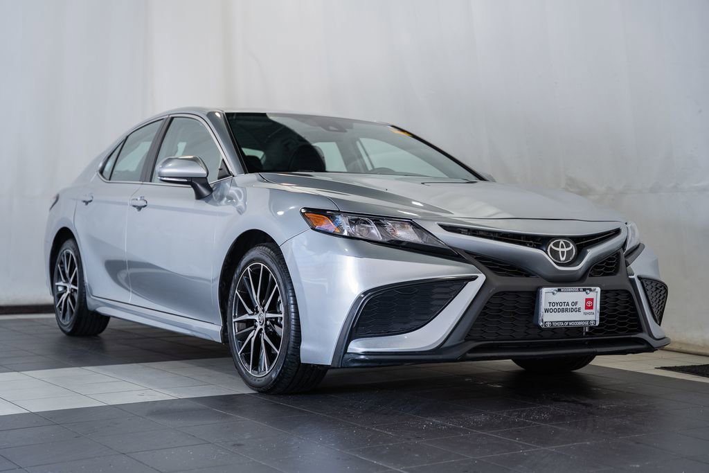 Used 2024 Toyota Camry SE image 1