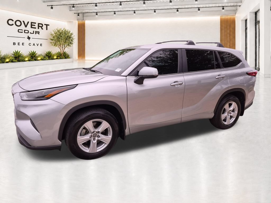 Used 2023 Toyota Highlander L FWD image 5