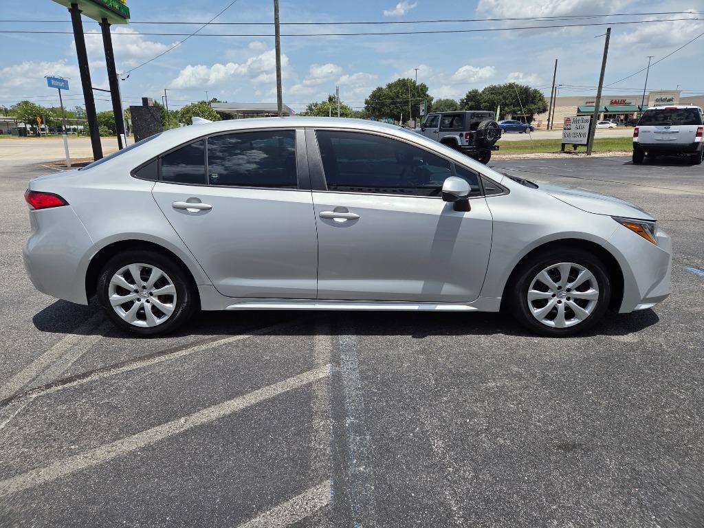 Used 2022 Toyota Corolla LE FWD image 5