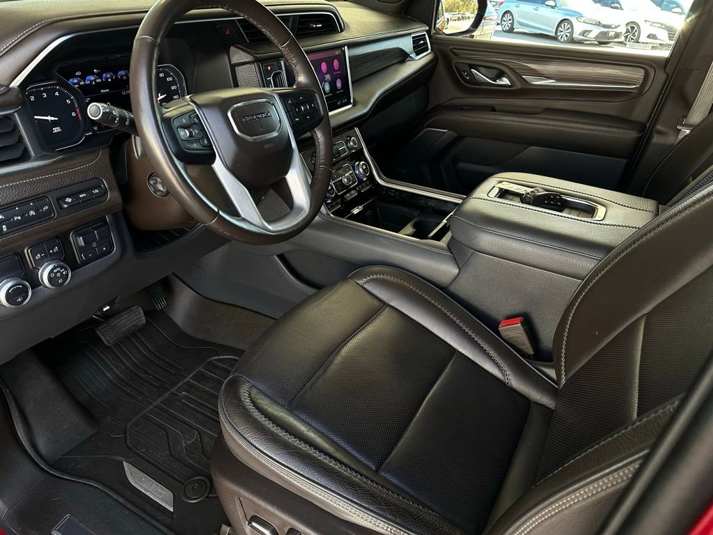 Used 2021 GMC Yukon XL Denali w/ Denali Premium Package image 10