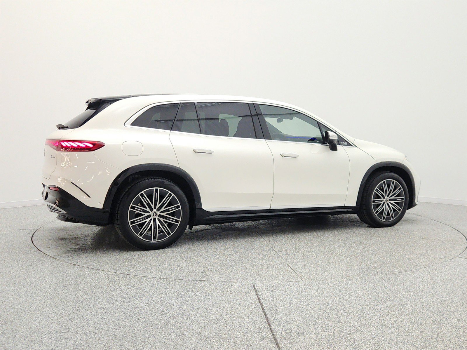 Used 2023 Mercedes-Benz EQS 580 4MATIC SUV image 5