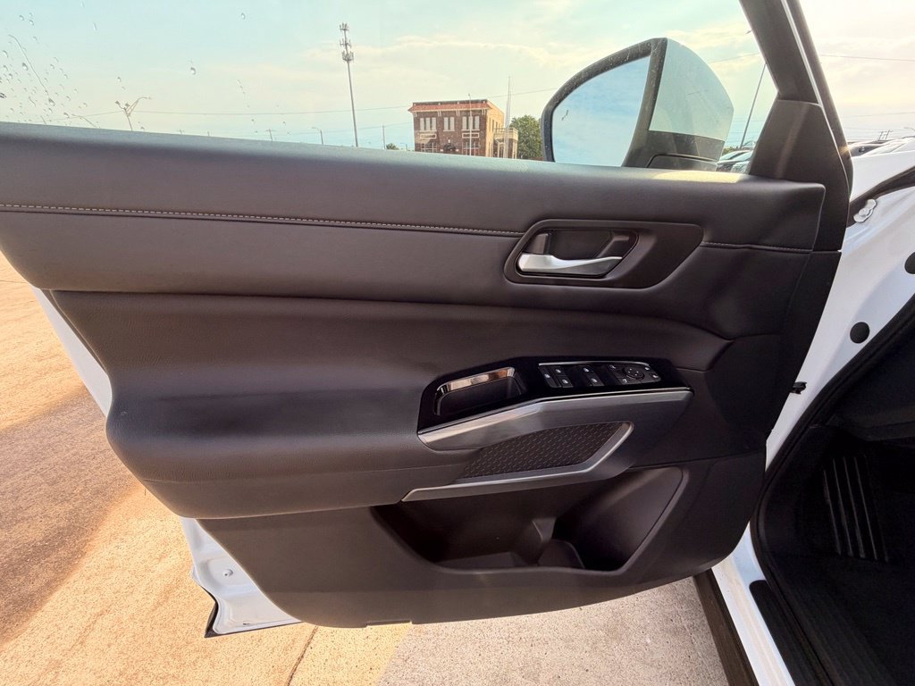 Certified 2025 Nissan Pathfinder SL FWD image 15