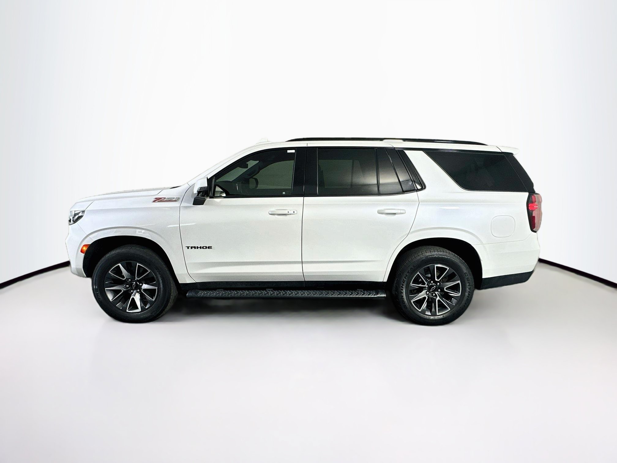 Used 2023 Chevrolet Tahoe Z71 w/ Luxury Package AWD/4WD image 4